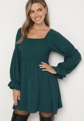 Ciemnozielona Rozkloszowana Sukienka z Elastyczną Górą i Falbankami przy Rękawach Saviella. Zielone sukienki damskie Born2be, na co dzień, bez wzorów, z jeansu, eleganckie, bez kołnierzyka, bez ramiączek, mini, rozkloszowane. W wyprzedaży za 59.99 zł.