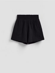 Muślinowe szorty - czarny. Czarne szorty damskie Reserved, bez wzorów, z bawełny. Za 79.99 zł.