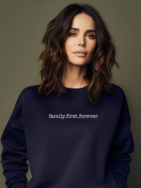 WOOOP Bluza "Family First Forever" w kolorze granatowym rozmiar: XS. Niebieskie bluzy bez kaptura damskie Wooop, xs, z bawełny. Za 105.95 zł.