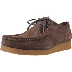 Buty CLARKS WALLABEEEVO SUEDE Brązowy. Brązowe obuwie treningowe damskie Clarks, na fitness i siłownię. Za 389.99 zł.