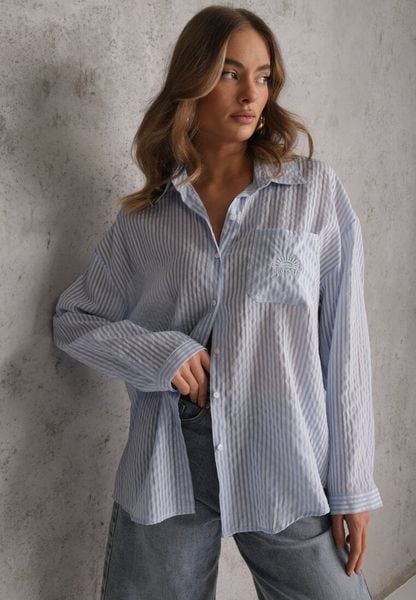 Niebieska Koszula Oversize z Tencelu w Paski z Haftowanym Wzorem Tidore. Niebieskie koszule damskie Renee, m, bez wzorów, z jeansu, eleganckie, bez kołnierzyka, bez ramiączek. Za 89.99 zł.