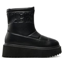 Botki LOVE MOSCHINO. Czarne botki damskie Love Moschino, bez obcasa, na płaskiej podeszwie, bez zapięcia. Za 529.99 zł.