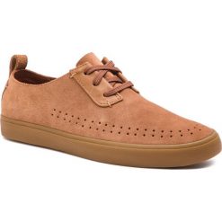 Półbuty CLARKS - Kessell Fly 261390657 Tan Suede. Brązowe półbuty męskie Clarks, z materiału, bez zapięcia. W wyprzedaży za 199.00 zł.
