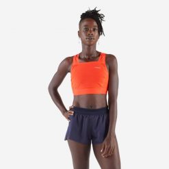 Koszulka do biegania bez rękawów damska Kiprun 900 Light crop top. Brązowe bluzki sportowe damskie KIPRUN, l, z materiału, bez kołnierzyka, bez ramiączek. Za 129.99 zł.