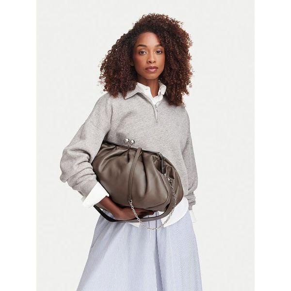 Torebka Weekend Max Mara. Brązowe torebki klasyczne damskie Weekend Max Mara, bez wzorów, bez dodatków. Za 2,334.00 zł.