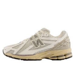 Buty do chodzenia dla dorosłych New Balance 1906R White Grey Cream. Brązowe buty fitness męskie New Balance, na fitness i siłownię. Za 1,246.45 zł.