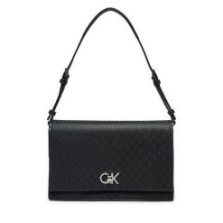 Torebka Calvin Klein. Czarne torebki klasyczne damskie CALVIN KLEIN, bez wzorów, bez dodatków. Za 309.99 zł.