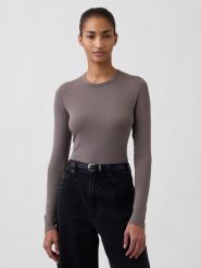 GAP Koszulka w kolorze szarobrązowym rozmiar: S. Szare t-shirty damskie GAP, s, bez wzorów, z bawełny, bez kołnierzyka. Za 86.99 zł.