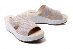 IGI&CO 16679 11 panna, klapki damskie. Brązowe klapki damskie IGI&CO, bez wzorów, ze skóry, bez obcasa, na koturnie. Za 279.90 zł.