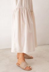 Ciemnobeżowe Klapki VICES na Płaskiej Podeszwie z Paskiem na Palec i Aplikacją Oriphite. Brązowe klapki damskie Born2be, z aplikacjami, z jeansu, bez obcasa, na płaskiej podeszwie. Za 69.99 zł.