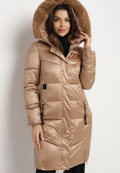 Ciemnobeżowa Pikowana Kurtka o Prostym Kroju z Kapturem i Odpinanym Futerkiem Inavirae. Brązowe kurtki damskie Born2be, na zimę, l, bez wzorów, z futra, z kapturem. Za 259.99 zł.
