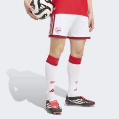 Domowe szorty Arsenal FC 26/27 Authentic. Białe szorty męskie Adidas, bez wzorów, z materiału, klasyczne. Za 239.00 zł.