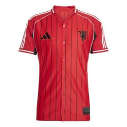 Koszulka kibica baseballowego US Manchester United 2025/26. Czerwone t-shirty sportowe męskie Adidas, z jersey, bez ramiączek, do piłki nożnej. Za 425.00 zł.