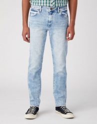 WRANGLER LARSTON MĘSKIE SPODNIE JEANSOWE DUSKY CLOUD W18SYJZ53 112331151. Spodnie materiałowe męskie Wrangler, bez wzorów, z jeansu. Za 229.99 zł.