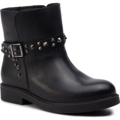 Botki LASOCKI SM-A227. Czarne botki damskie Lasocki, ze skóry, bez obcasa, bez zapięcia. Za 299.99 zł.