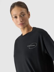 4F T-shirt oversize z nadrukiem damski - czarny L. Czarne t-shirty damskie 4f, l, bez wzorów, z bawełny, bez kołnierzyka. W wyprzedaży za 39.99 zł.