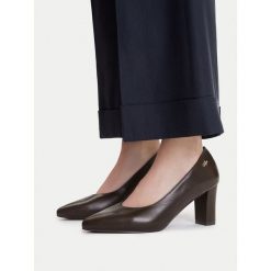 Czółenka MEXX. Brązowe czółenka damskie Mexx, bez wzorów, bez obcasa. Za 299.99 zł.