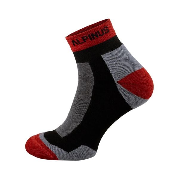 Skarpety trekkingowe Alpinus Sveg Low. Czarne skarpetki męskie Alpinus, bez wzorów, z elastanu. Za 45.00 zł.