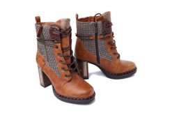 MUSTANG 1336-510-307 cognac, botki damskie. Brązowe botki damskie Mustang, na zimę, z polaru, bez obcasa, na obcasie, bez zapięcia. Za 329.90 zł.