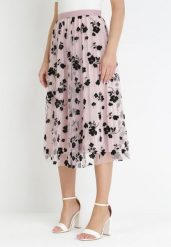 Różowa Tiulowa Spódnica z Welurowym Wzorem w Kwiaty i Gumką w Pasie Iyosi. Czerwone spódniczki damskie Born2be, bez wzorów, z tiulu, midi. Za 69.99 zł.