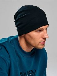 Bawełniana czapka basic - czarny. Czarne czapki męskie Sinsay, bez wzorów, z bawełny. Za 9.99 zł.