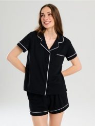 Piżama dwuczęściowa z białą lamówką - czarny. Czarne piżamy damskie Sinsay, l, bez wzorów, bez ramiączek. Za 49.99 zł.
