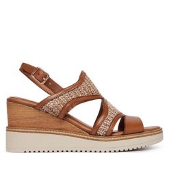 Sandały Tamaris. Brązowe sandały damskie Tamaris, bez wzorów, bez obcasa, na koturnie. Za 409.99 zł.