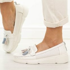 Białe skórzane mokasyny damskie Vinceza 88041. Białe mokasyny damskie VINCEZA, z jeansu. Za 219.00 zł.