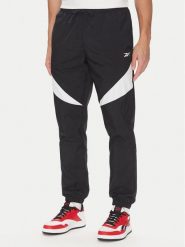 Reebok Spodnie dresowe 100223963 Czarny Regular Fit. Czarne spodnie dresowe męskie Reebok, bez wzorów, z dresówki. Za 199.99 zł.