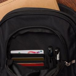 Plecak plecaczek damski mały lekki dwukomorowy wodoodporny elegancki czarny Beltimore R36. Czarne plecaki damskie bez wzorów, eleganckie. Za 59.90 zł.