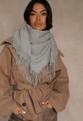 Szary Bawełniano-Wiskozowy Szalik w Kształcie Trójkąta z Frędzlami Vetisara. Szare szaliki i kominy damskie Renee, bez wzorów, z bawełny. Za 39.99 zł.