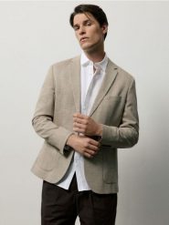 Marynarka slim fit z wiskozą - brązowy. Brązowe marynarki męskie Reserved, bez wzorów, z tkaniny. W wyprzedaży za 199.99 zł.