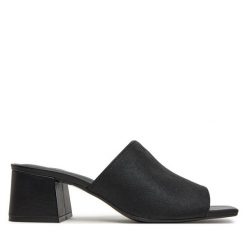 Klapki Calvin Klein. Czarne klapki damskie CALVIN KLEIN, bez wzorów, bez obcasa. Za 389.99 zł.
