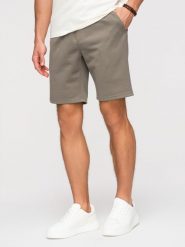 Męskie szorty strukturalne REGULAR FIT - khaki V4. Zielone szorty męskie Ombre Clothing, z dzianiny, bez kołnierzyka. Za 149.99 zł.