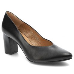 Czółenka damskie Clasicco, cholewka z gładkiej skóry naturalnej z klasycznym wycięciem i noskiem w szpic stabilny obcas o prostym kształcie, czarne,. Czarne czółenka damskie Clasicco, bez wzorów, ze skóry, bez obcasa, na obcasie. Za 269.00 zł.