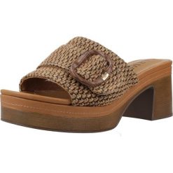Sandały CARMELA 163158CA Brązowy. Brązowe obuwie trekkingowe damskie Carmela, bez wzorów, z syntetyku, bez obcasa. Za 281.99 zł.