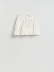 Spódnico-szorty z wiskozą - biały. Białe szorty damskie Reserved, bez wzorów, z tkaniny. Za 109.99 zł.