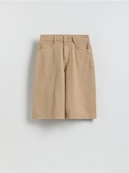 Jeansowe szorty - beżowy. Brązowe szorty damskie Reserved, bez wzorów, z bawełny. Za 119.99 zł.