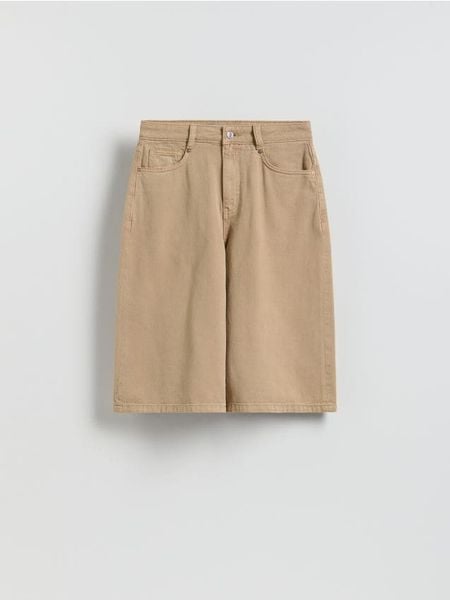 Jeansowe szorty - beżowy. Brązowe szorty damskie Reserved, bez wzorów, z bawełny. Za 119.99 zł.