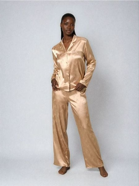 Piżama dwuczęściowa ze wzorem Barbie - kremowy. Białe piżamy damskie Sinsay, l, bez wzorów, bez ramiączek. Za 79.99 zł.