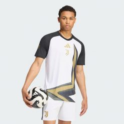 Koszulka przedmeczowa Juventus 26/27. Białe t-shirty sportowe męskie Adidas, l, z materiału, bez ramiączek, na fitness i siłownię, climacool (adidas). Za 299.00 zł.