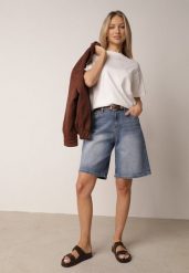 Niebieskie Bawełniane Szorty Jeansowe Bermudy z Wysokim Stanem Avariel. Niebieskie szorty damskie Born2be, bez wzorów, z bawełny, eleganckie, z podwyższonym stanem. Za 89.99 zł.