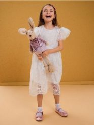 Tiulowa sukienka z falbankami - biały. Białe sukienki dziewczęce Sinsay, bez wzorów, z tiulu, bez ramiączek. Za 45.99 zł.