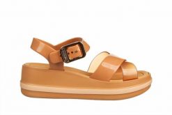 Sandały Azaleia Marie Sandal Plat Fem Dark Brown 198050, Brązowy, Tworzywo - 39. Brązowe sandały damskie Azaleia, bez wzorów, z syntetyku, bez obcasa. W wyprzedaży za 89.10 zł.