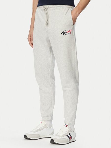 Tommy Jeans Spodnie dresowe DM0DM23903 Szary jasny Regular Fit. Szare spodnie dresowe męskie Tommy Jeans, bez wzorów, z bawełny. Za 289.99 zł.