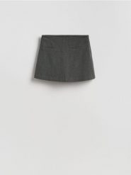 Spódnico-szorty z dodatkiem wiskozy - ciemnoszary. Szare szorty damskie Reserved, bez wzorów, z tkaniny. Za 99.99 zł.