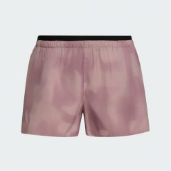 Szorty Terrex Multi Light. Fioletowe spodenki sportowe damskie Adidas, bez wzorów, z materiału, klasyczne, z standardowym stanem. Za 259.00 zł.