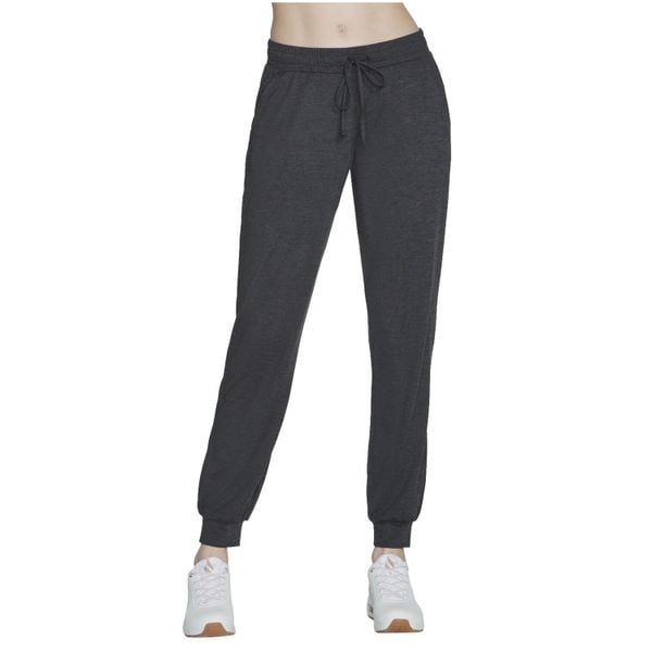 Spodnie sportowe damskie Skechers Go Dri Swift Jogger Pant. Szare spodnie dresowe damskie Skechers, l, z elastanu, na fitness i siłownię. Za 159.99 zł.