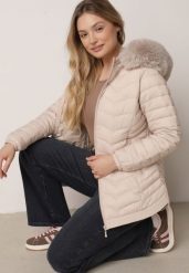 Jasnobeżowa Pikowana Kurtka Przejściowa z Kapturem i Ściągaczami po Bokach Fezika. Brązowe kurtki damskie Born2be, l, bez wzorów, z jeansu, z kapturem. Za 149.99 zł.