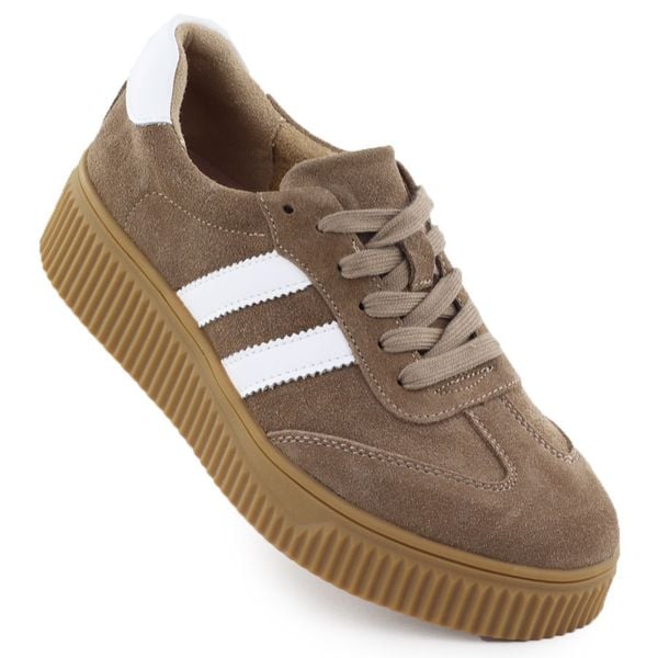 Skórzane półbuty damskie zamszowe na platformie beżowe Filippo DP6776. Brązowe półbuty damskie Filippo, bez wzorów, ze skóry, sportowe, bez obcasa, na platformie. Za 209.99 zł.